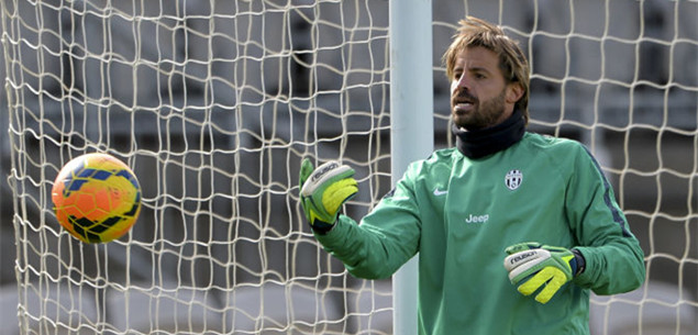 T倒了！预热《怪奇物语》最终季，拜仁球员穿特制热身服出场（拜仁球员穿定制热身服亮相，为《怪奇物语》最终季预热）