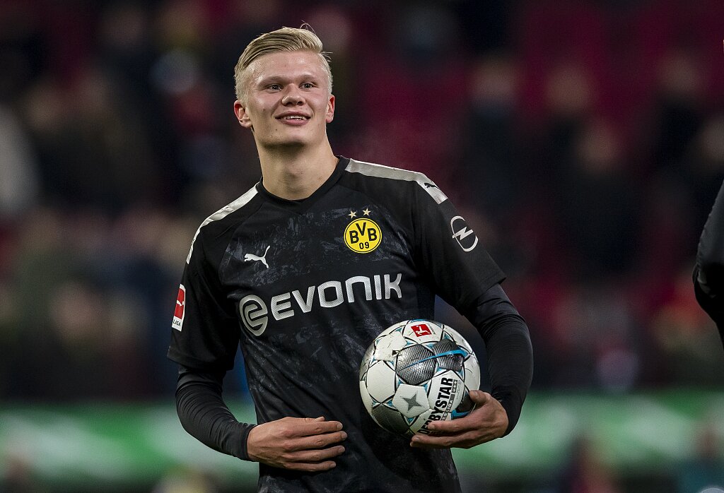 曼联接下来的英超五场大战：与切尔西、利物浦及其他竞争对手的赛程对比（曼联英超未来五战前瞻：与切尔西、利物浦及其余竞争对手的赛程对照）