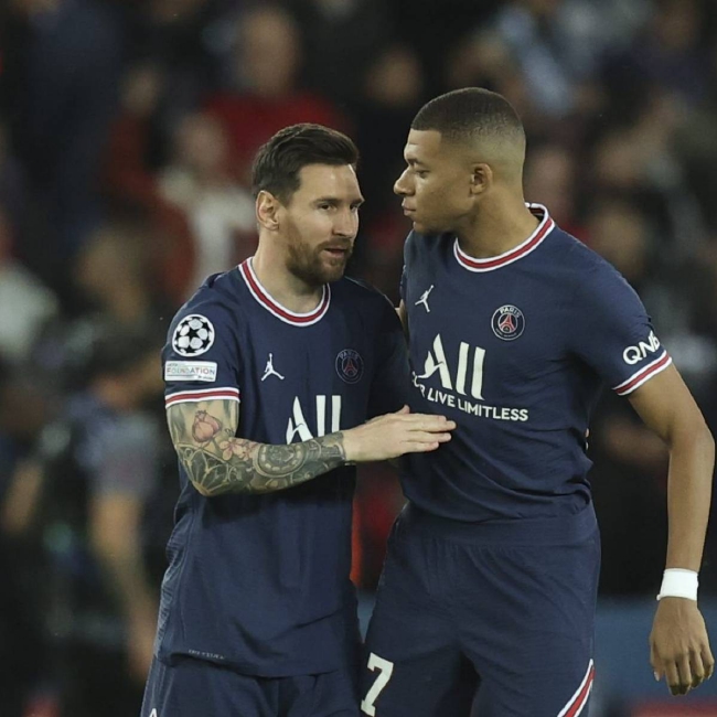 小卡里克曼联U18演首秀！曾搭档鲁尼长子，青训已有四大名宿之后（卡里克之子完成曼联U18处子秀！曾与鲁尼长子同队，红魔青训已汇聚四位名宿后代）