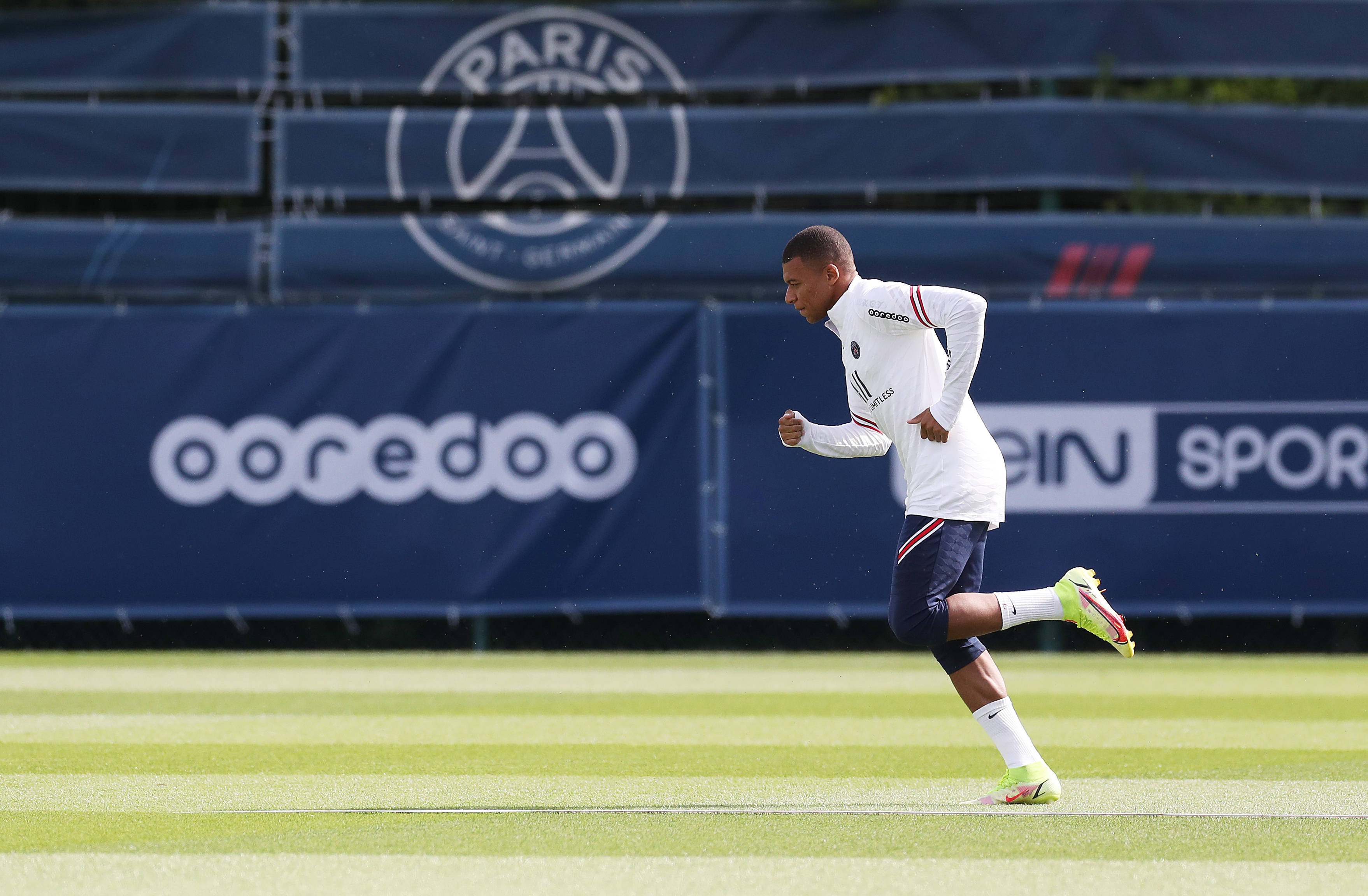 掘金约基奇三双末节爆发（约基奇砍下三双 末节带领掘金爆发）